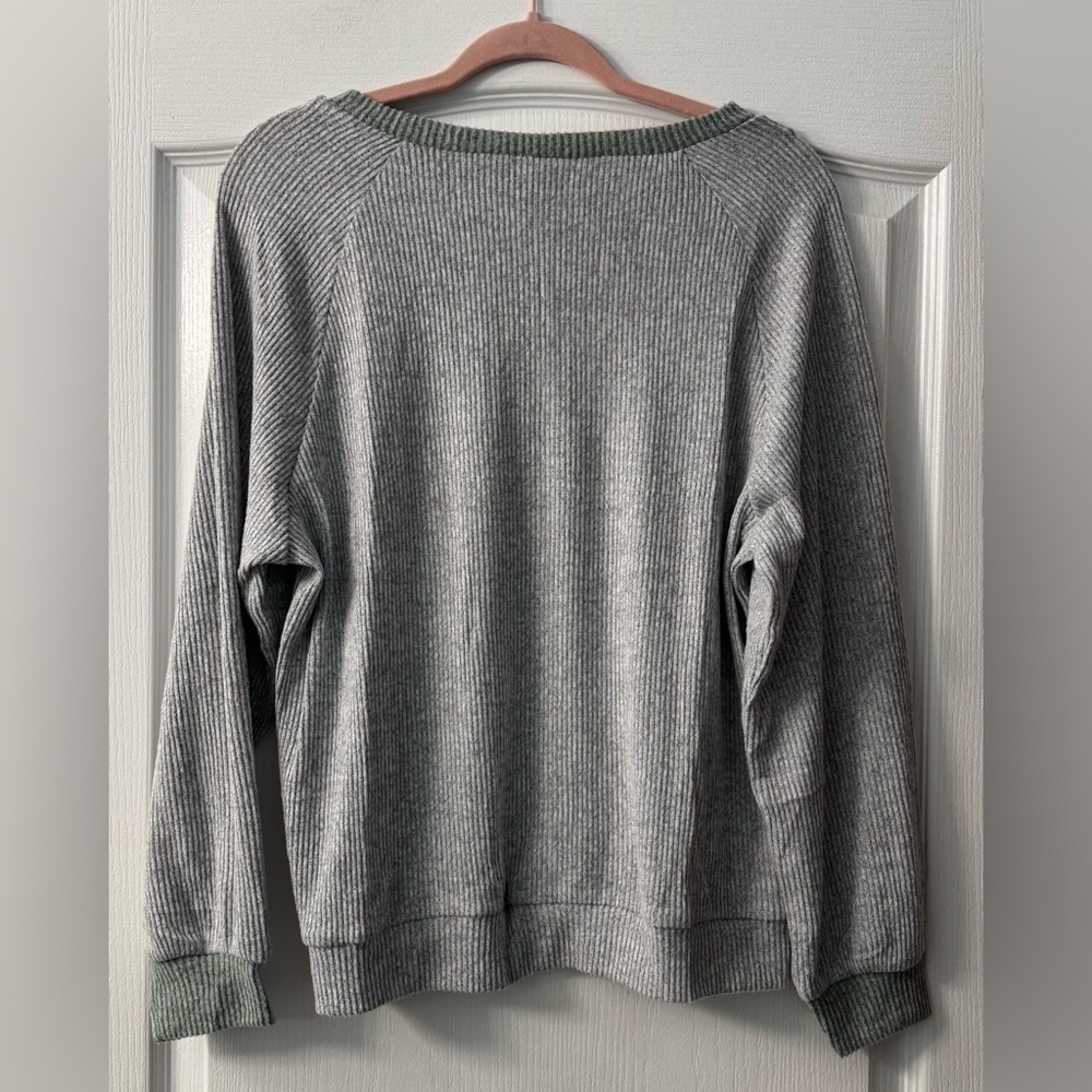 EVALESS Long Sleeve Patchwork Button Up V Neck Casual Pullover Top - Picture 13 of 14